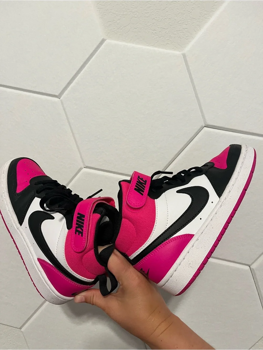 Nike Girls High-Top Sneakers in Pink/Black/White